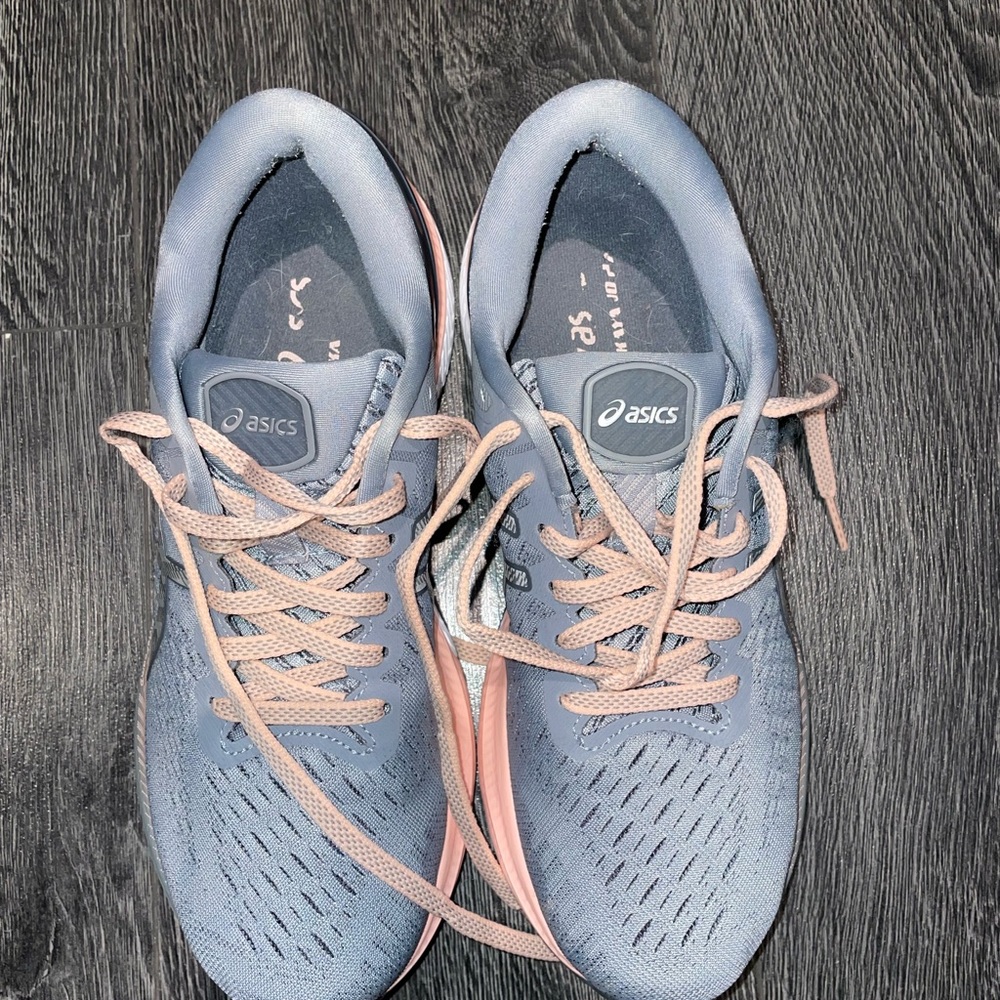 Women’s ASICS gel Kayano 27 running shoe, size 8.5